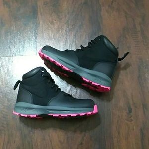 Girl nike boots